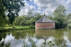 Donjon in Borgtuin Ewsum in Middelstum