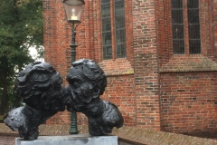 De kus-voor kerk in Appingedam - Natasja Bennink